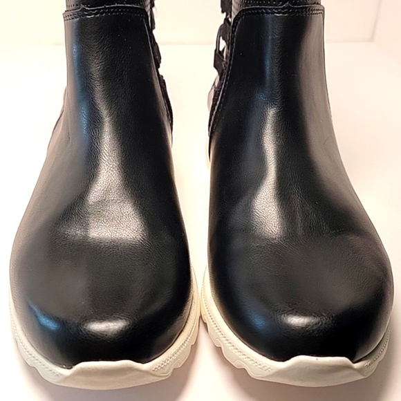 Adrienne Vittadini Tabby Bootie Ankle Boot Shoes Black Faux Leather Side Zip 8 M - Picture 11 of 15